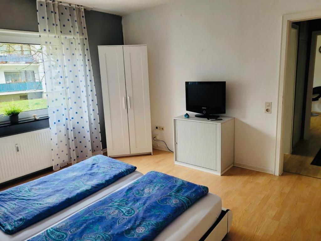In Walldorf Mit Schlafzimmer, Kueche Und Bad Apartment